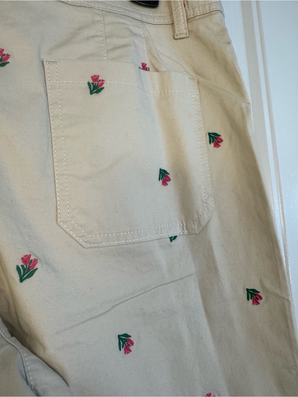 Talbots Beige Cropped Embroidered Floral NWT - Picture 4 of 6